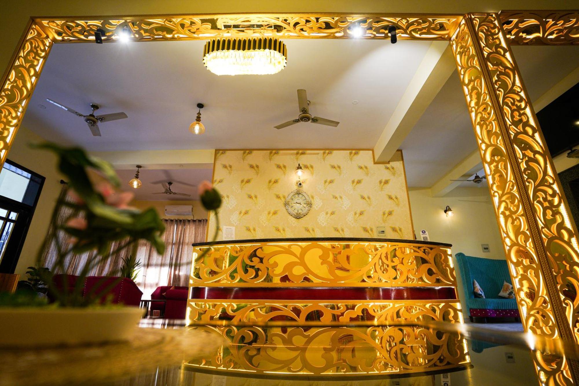 Hotel Neeraj Bhawan- Triveni Ghat Рішикеш Екстер'єр фото