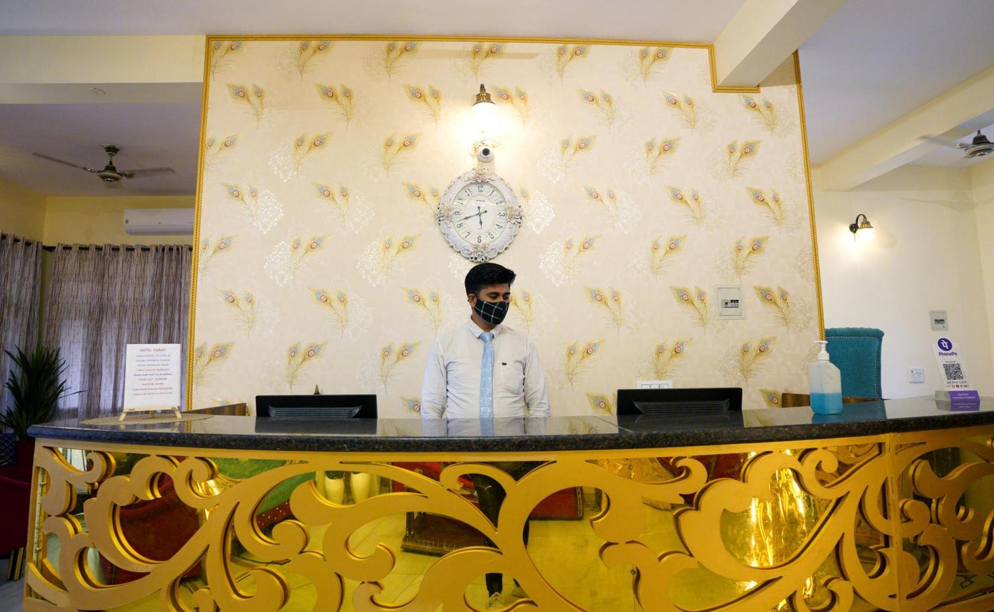 Hotel Neeraj Bhawan- Triveni Ghat Рішикеш Екстер'єр фото