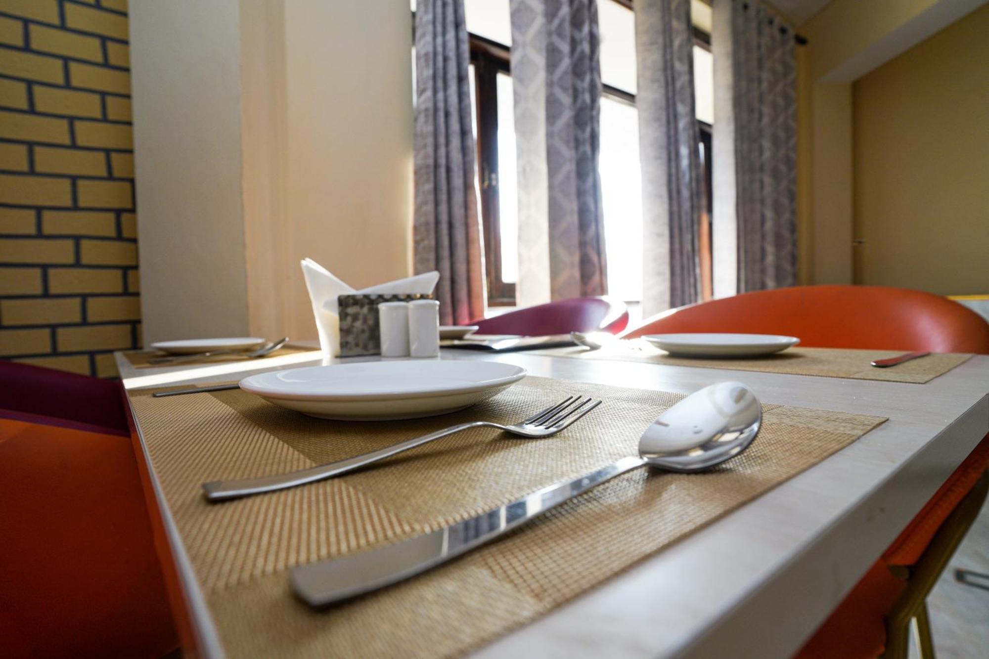 Hotel Neeraj Bhawan- Triveni Ghat Рішикеш Екстер'єр фото