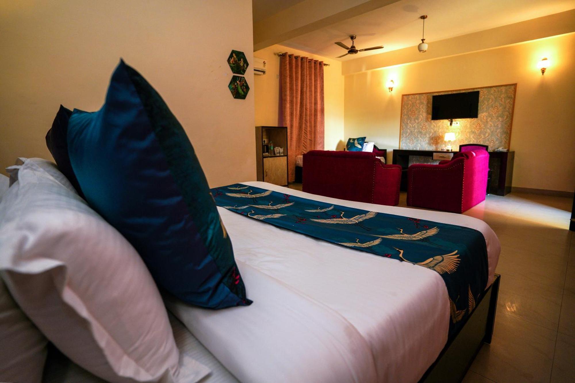 Hotel Neeraj Bhawan- Triveni Ghat Рішикеш Екстер'єр фото