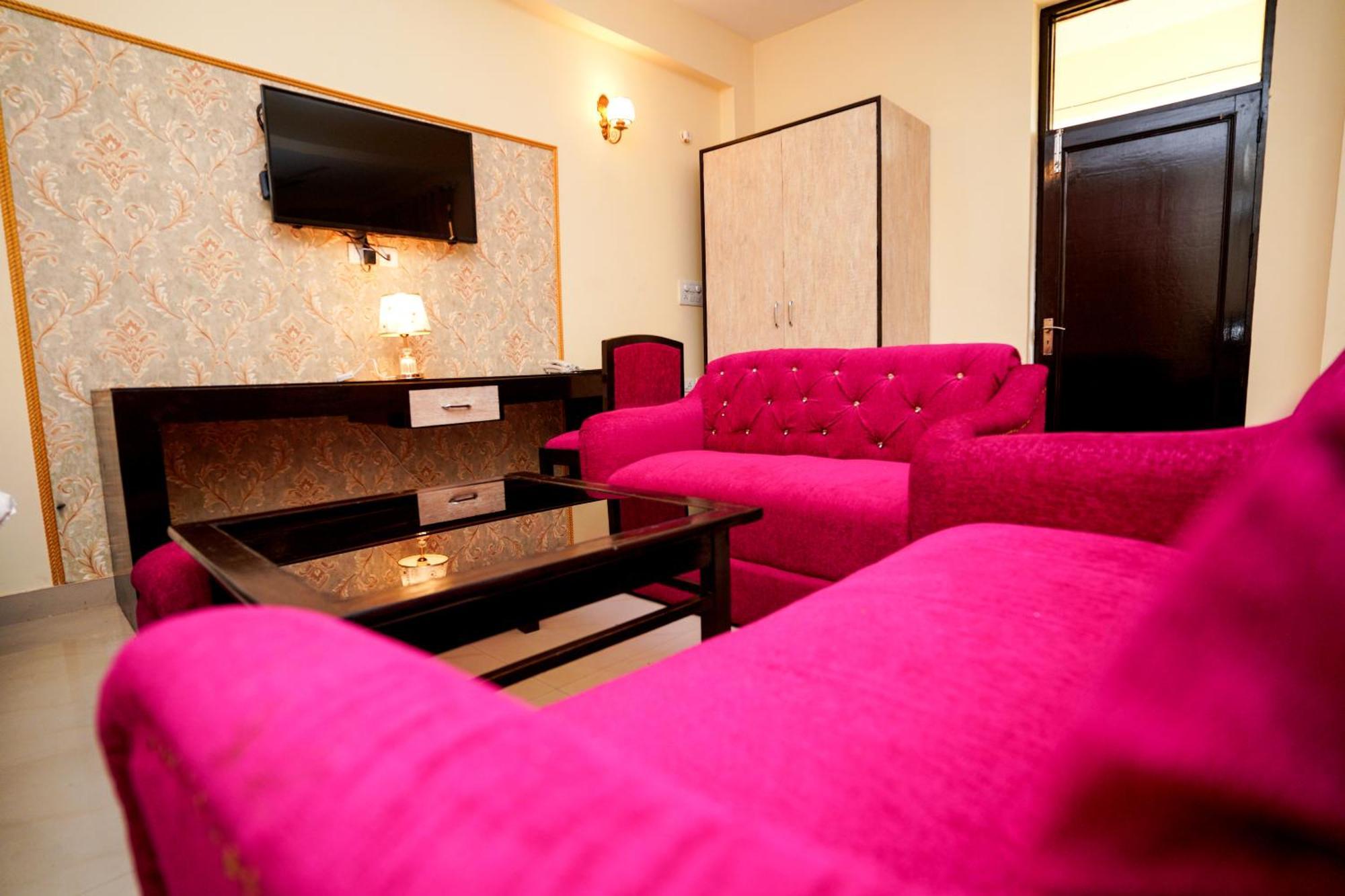 Hotel Neeraj Bhawan- Triveni Ghat Рішикеш Екстер'єр фото