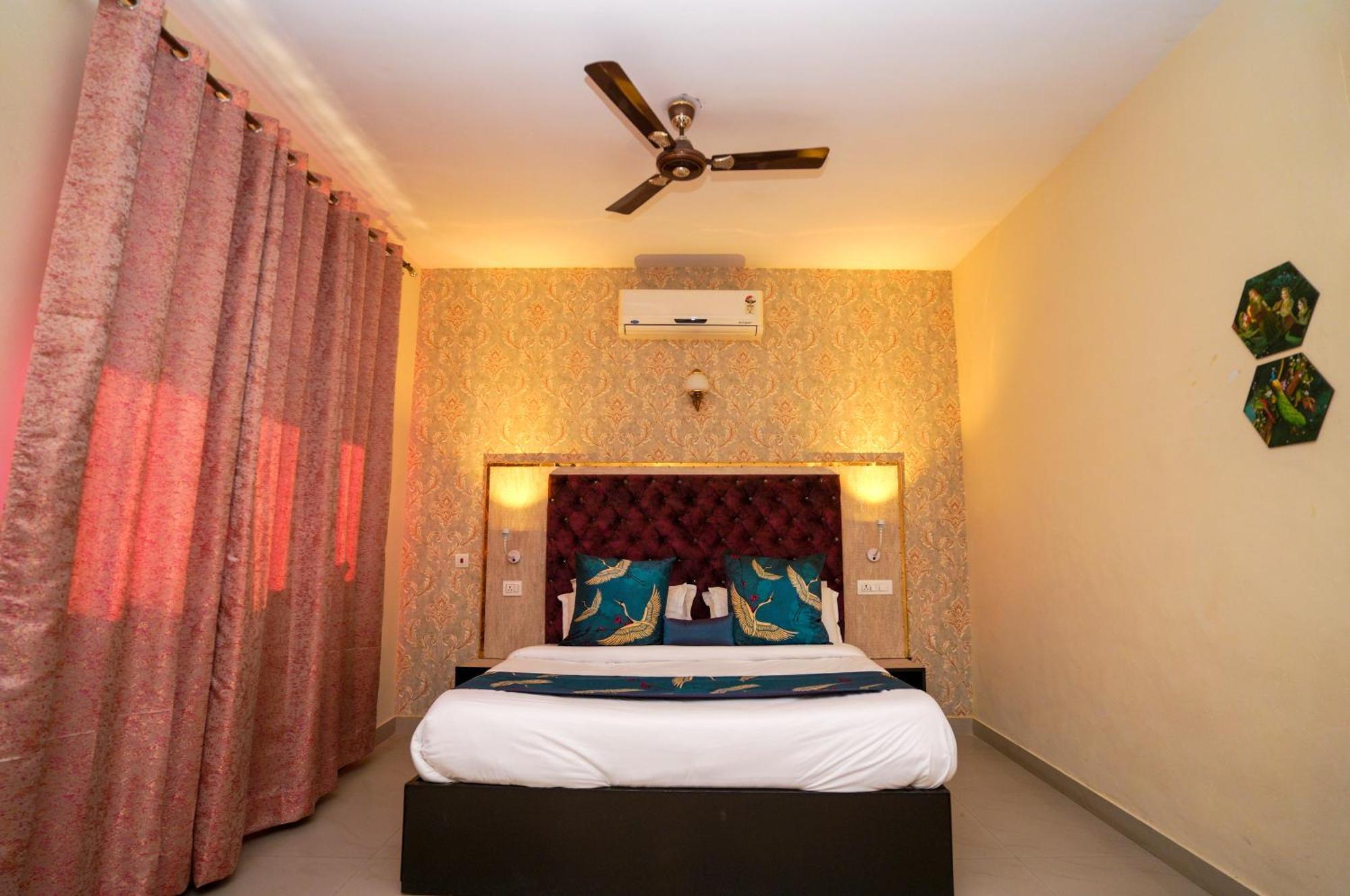 Hotel Neeraj Bhawan- Triveni Ghat Рішикеш Екстер'єр фото