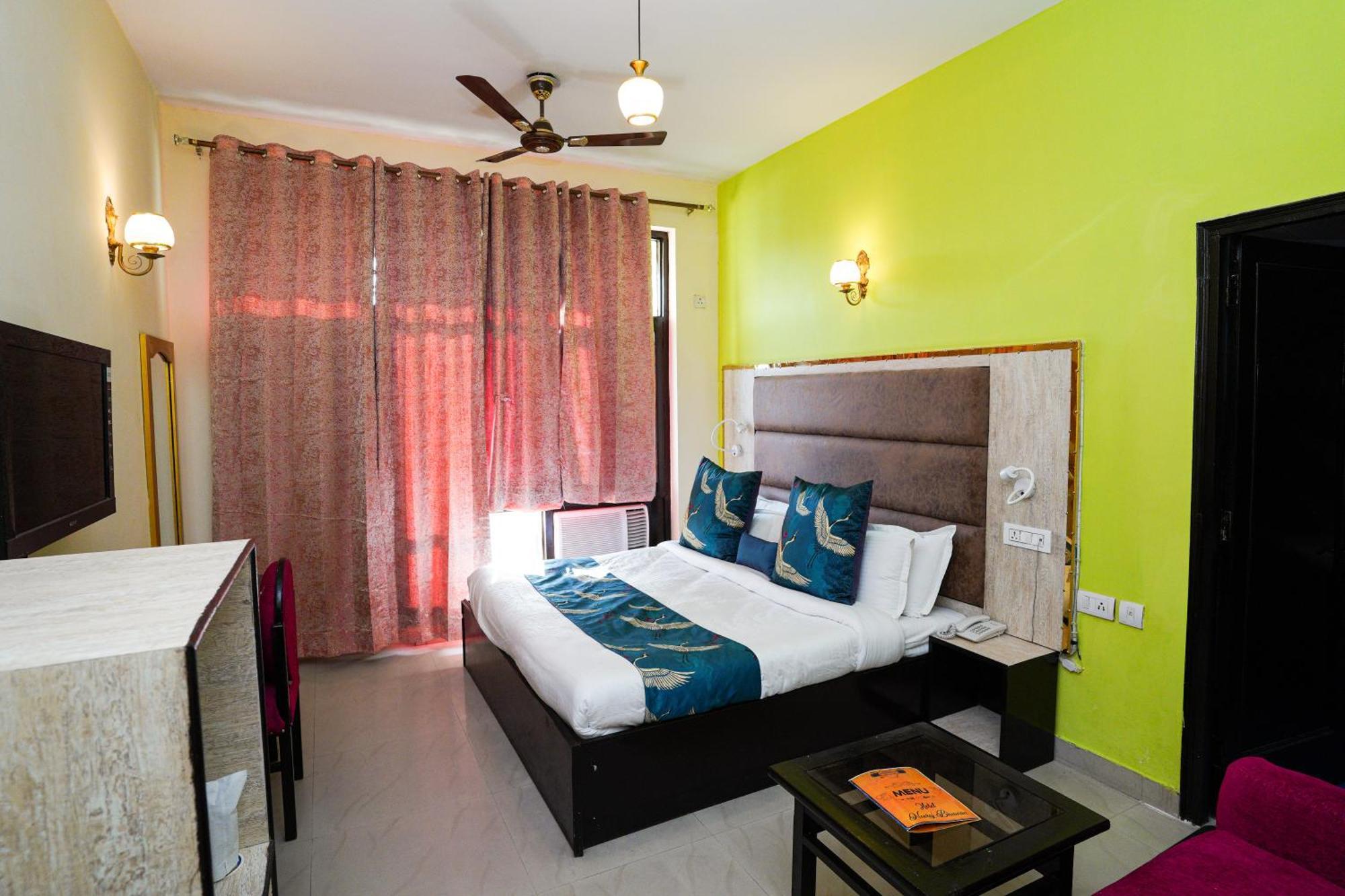 Hotel Neeraj Bhawan- Triveni Ghat Рішикеш Екстер'єр фото