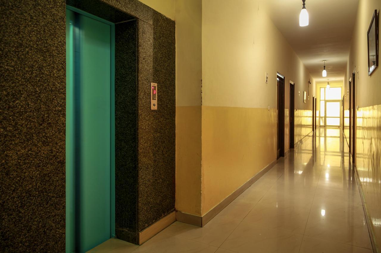 Hotel Neeraj Bhawan- Triveni Ghat Рішикеш Екстер'єр фото