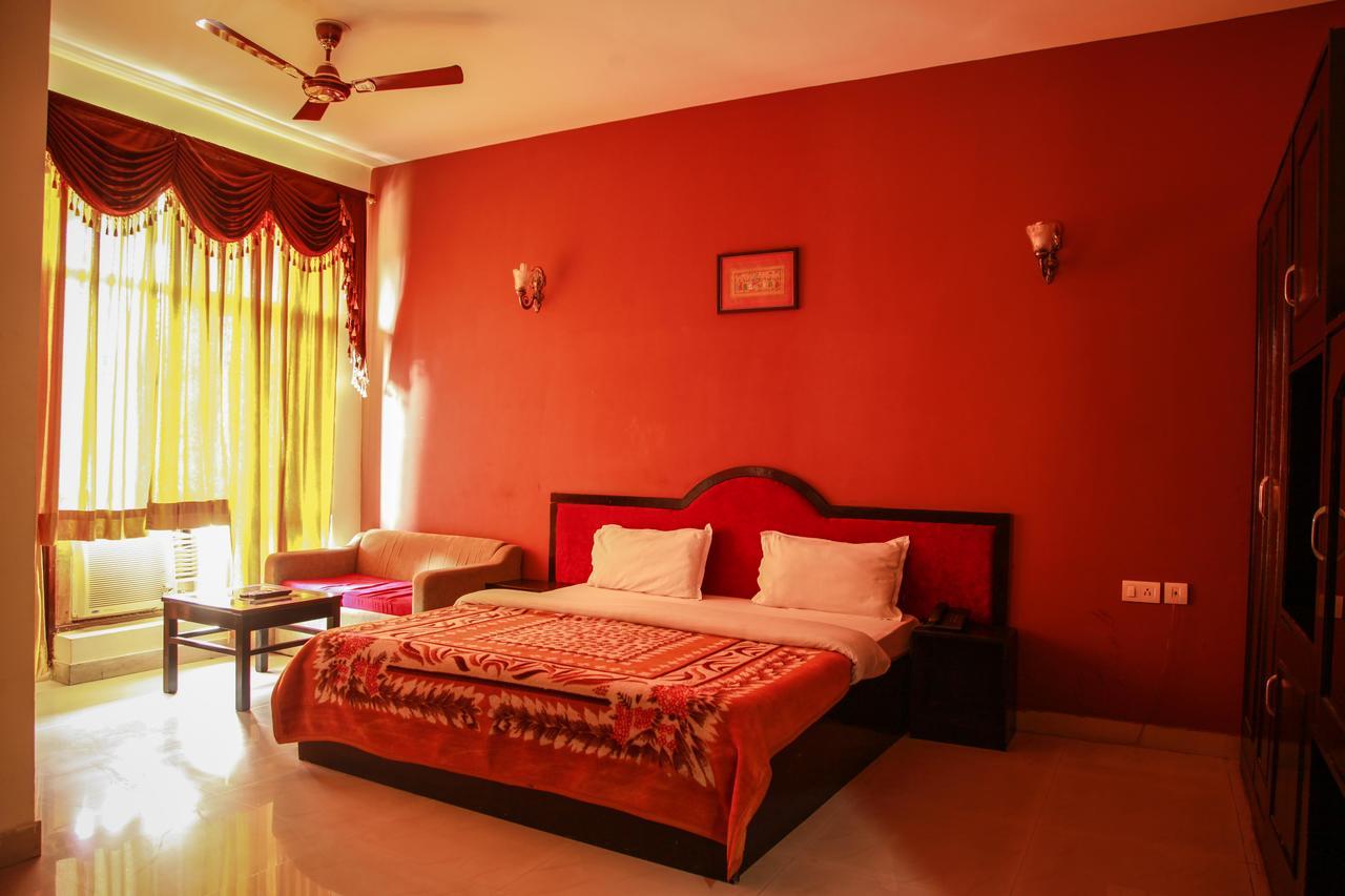 Hotel Neeraj Bhawan- Triveni Ghat Рішикеш Екстер'єр фото