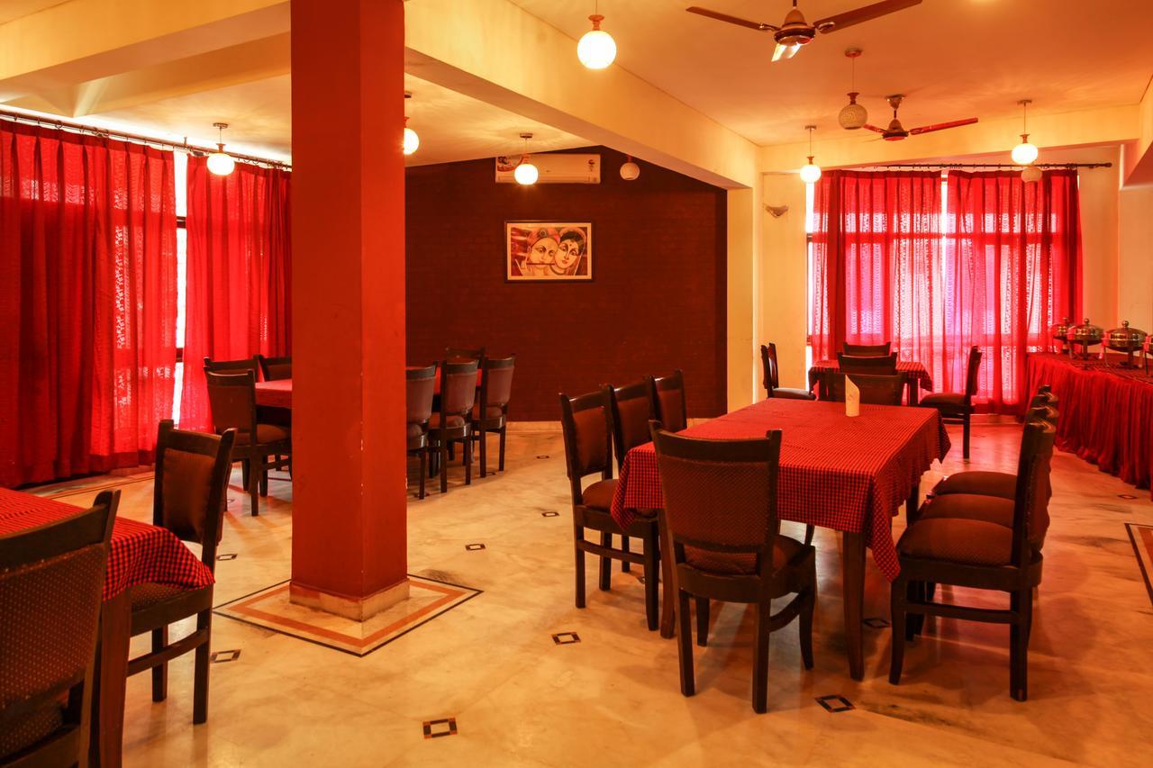 Hotel Neeraj Bhawan- Triveni Ghat Рішикеш Екстер'єр фото