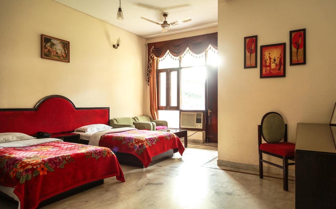 Hotel Neeraj Bhawan- Triveni Ghat Рішикеш Екстер'єр фото