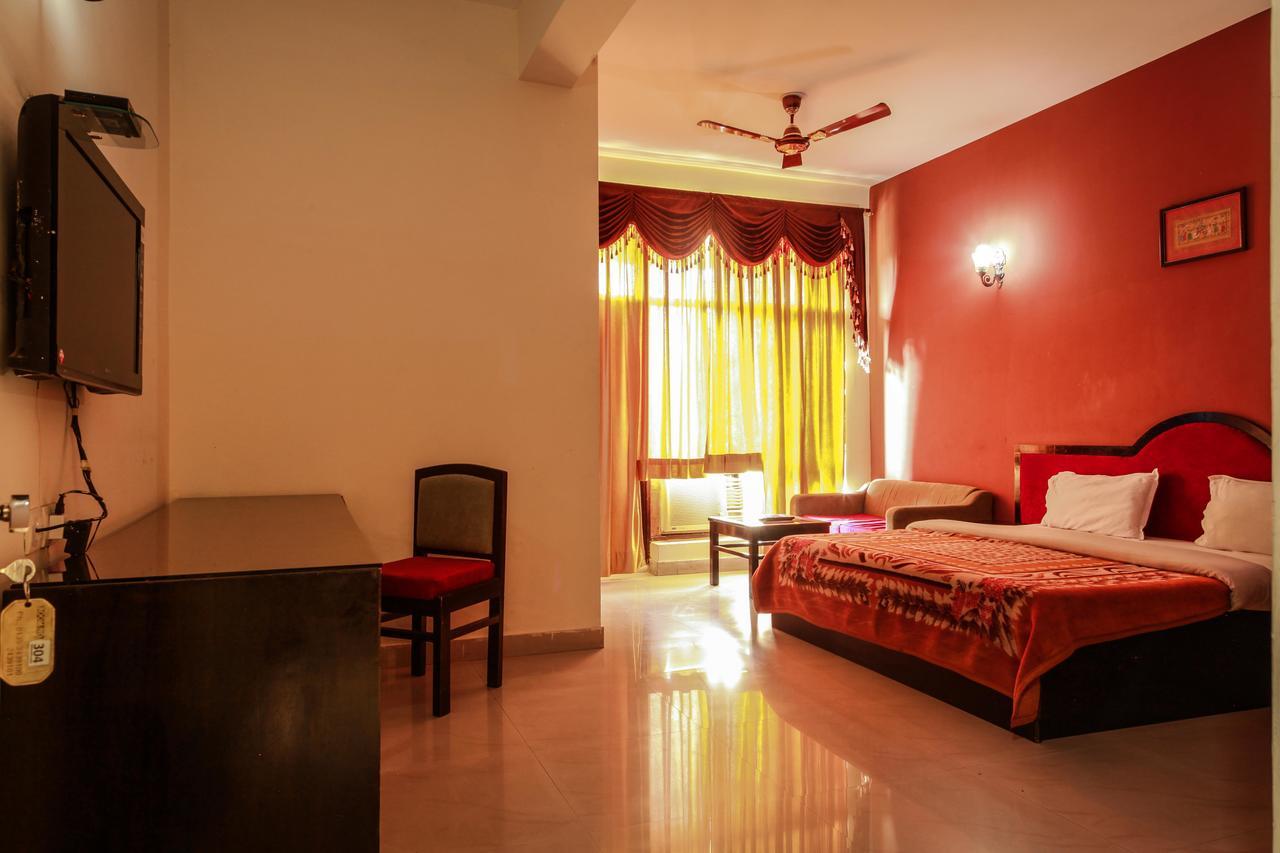 Hotel Neeraj Bhawan- Triveni Ghat Рішикеш Екстер'єр фото