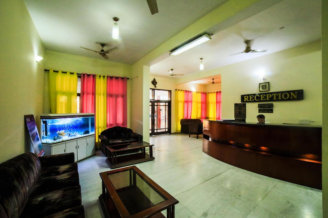 Hotel Neeraj Bhawan- Triveni Ghat Рішикеш Екстер'єр фото